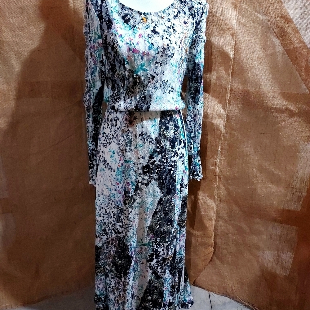 Belle Sky Large long cut sleeve Maxi Dress. Floral